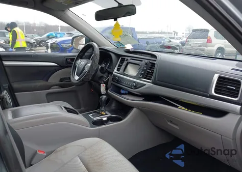 2015 Toyota Highlander Le V6 from USA, damaged, VIN 5TDBKRFH0FS186519